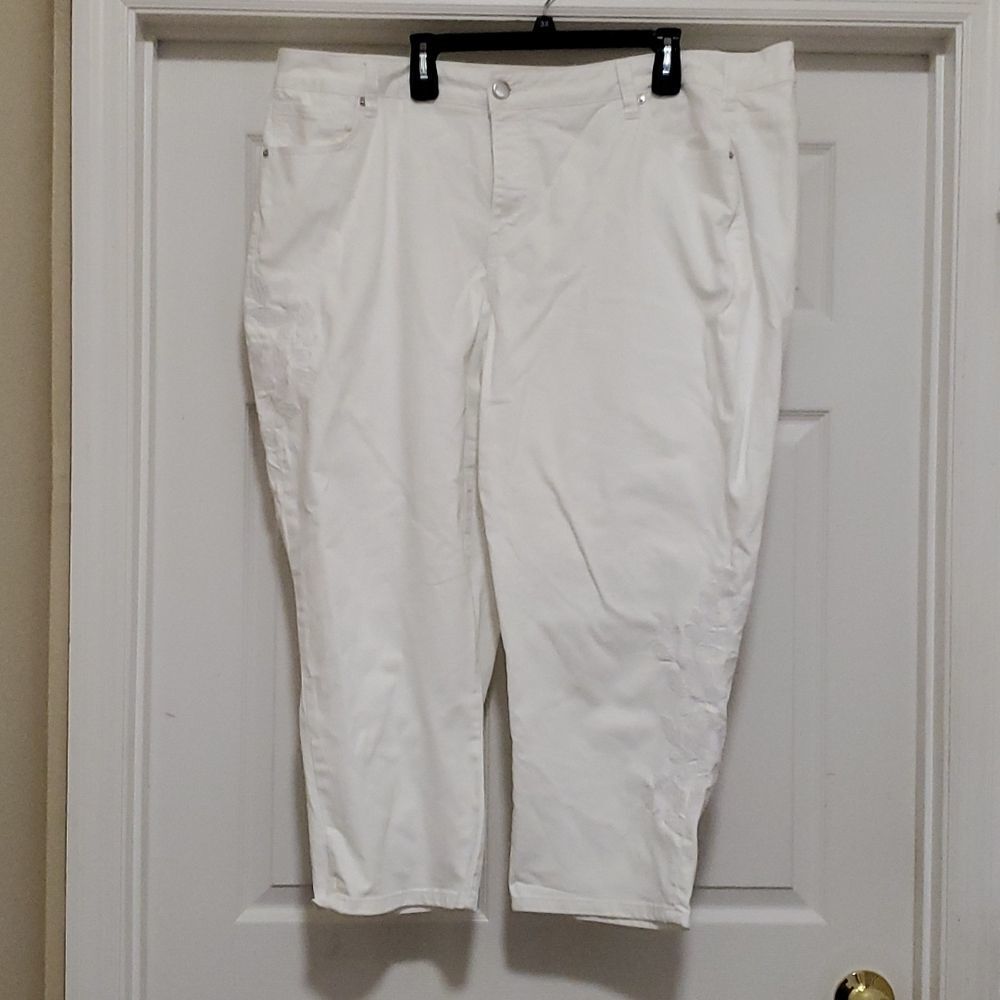 - Lane Bryant womens 25 White embroidered girlfriend crop jeans